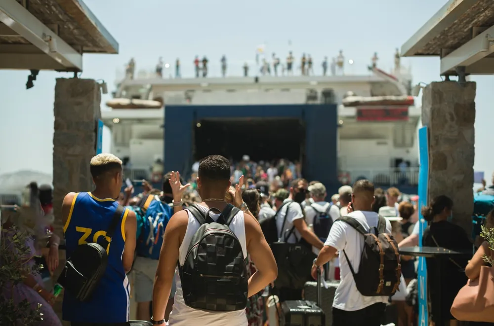 Cruise Line Tours vs Local Operators: Price & Experience Breakdown